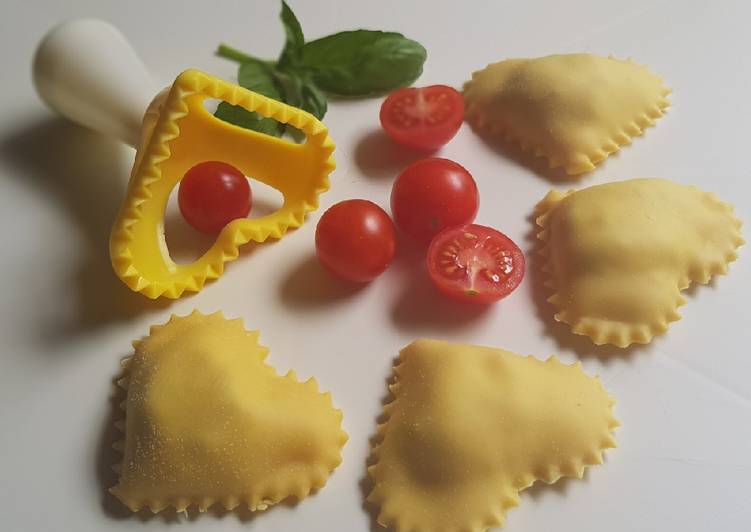 Simple Way to Prepare Fatto in casa super veloce Ravioli di ricotta con carne macinata