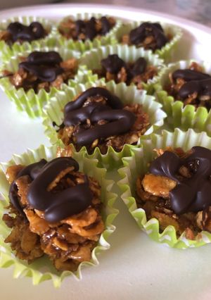 Una foto de Trufas de cereal, miel y chocolate