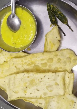 ફાફડા ગાંઠીયા (fafda ganthiya recipe in gujarati) રેસીપી મુખ્ય ફોટો