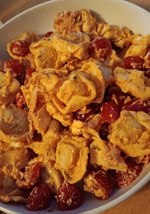 Une photo de Salade tortellini et pesto rouge