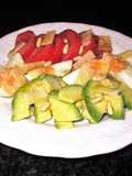Ensalada de aguacate, huevos y tomates