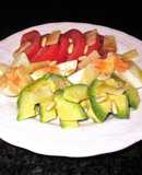 Ensalada de aguacate, huevos y tomates