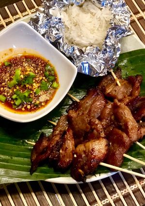 รูปของ ข้าวเหนียวหมูปิ้งกับน้ำจิ้มแจ่วมะขาม