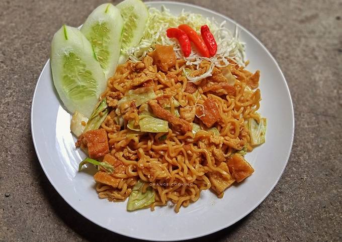 Bakmi goreng ponorogo/ mie goreng jawa