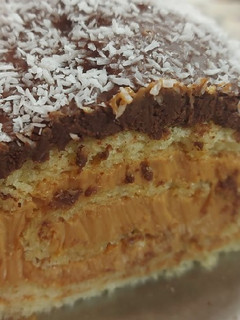 Una foto de Pionono de dulce de leche con chocolate...borracho
