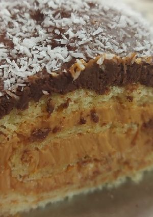 Una foto de Pionono de dulce de leche con chocolate...borracho