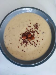 Una foto de Crema de calabacín con queso y almendras