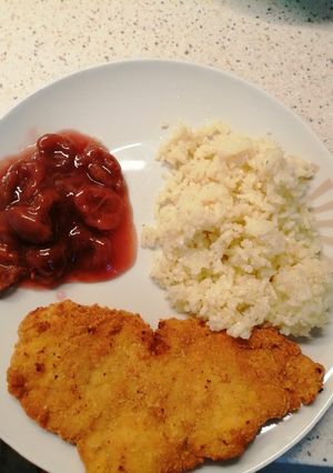 Gluténmentes rántott hús, rizzsel, cseresznye szósz recept fotója