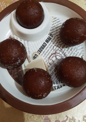 A picture of Gulab Jamun.