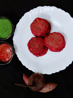 बीट रताळी कटलेट (beet rataadi cutlets recipe in marathi) रेसिपी चे मुख्य फोटो