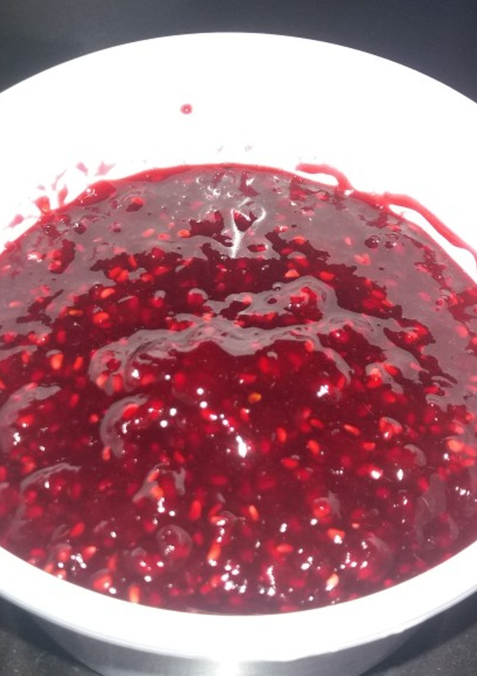 A picture of Raspberry jam.