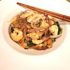 A picture of King Prawn, Chicken & Courgetti Noodle Stir Fry.