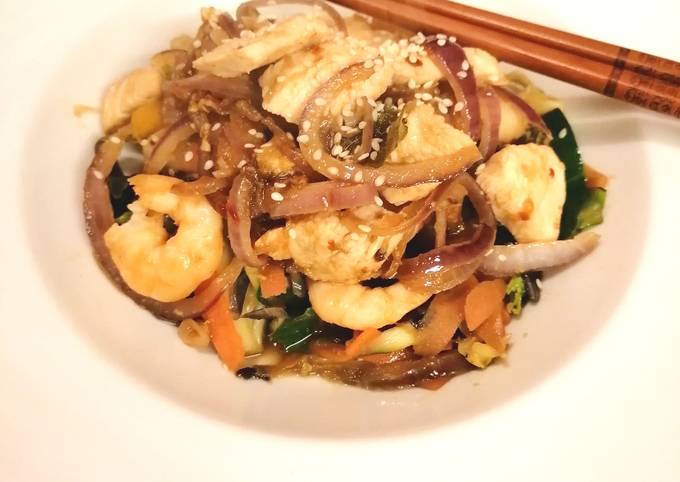 Recipe of Thomas Keller King Prawn, Chicken &amp; Courgetti Noodle Stir Fry