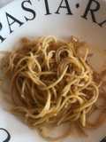 Spaghetti con ajo y mantequilla