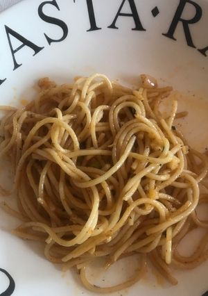 Una foto de Spaghetti con ajo y mantequilla