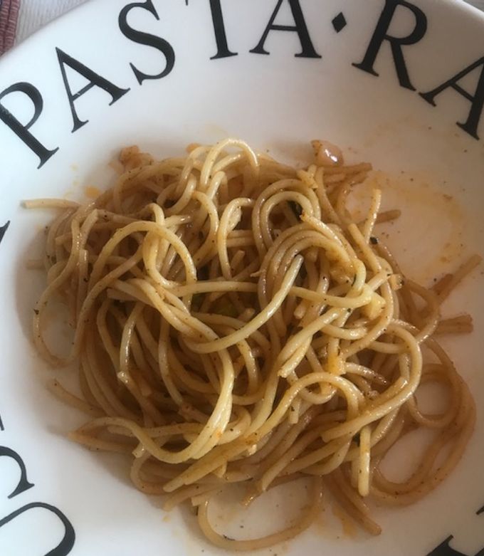 Una foto de Spaghetti con ajo y mantequilla