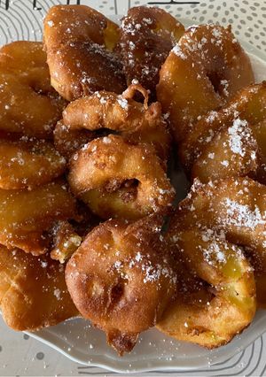 Une photo de Beignets aux pommes et Rhum