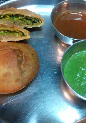 A picture of The green trio kachori.