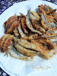 Una foto de Boquerones fritos al limón en salmuera