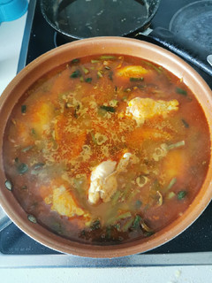 Una foto de Arroz caldoso con pollo y verduras
