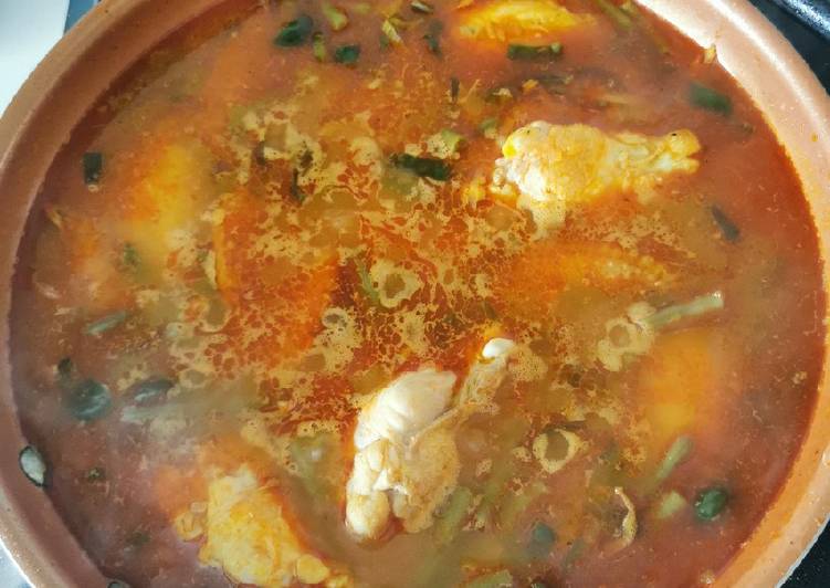 Arroz caldoso con pollo y verduras