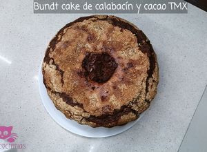 Una foto de Bundt cake de calabacín y cacao TMX