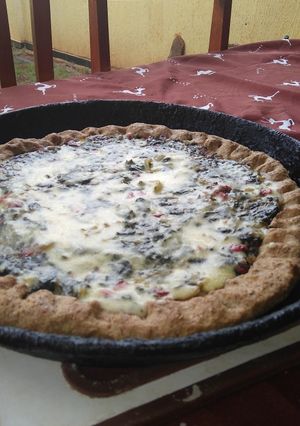 Una foto de Tarta integral con acelga, huevo y queso Paraguay o light