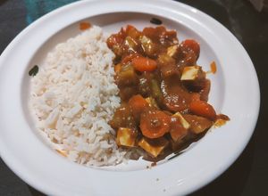 Une photo de Curry japonais au tofu