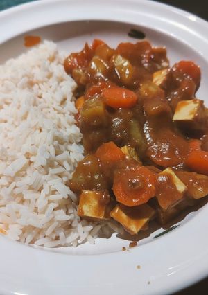 Une photo de Curry japonais au tofu