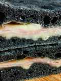 Focaccia ripiena al carbone vegetale 🧀🥓