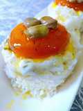 Yemas curadas con base de arroz jazmín y merengue salado