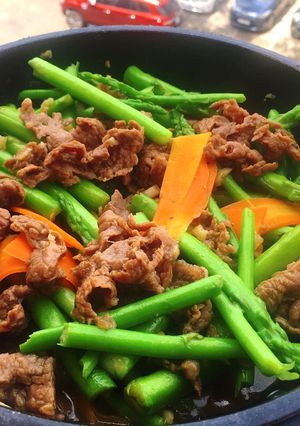 Hình của món Bò xào măng Tây.