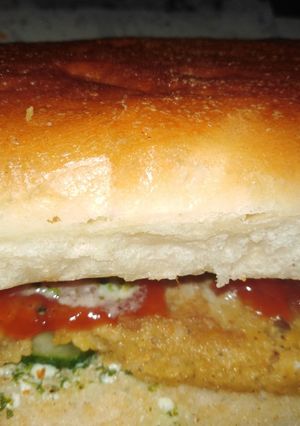 A picture of Karachi Street style burger..... Yummy..🍔🍔.