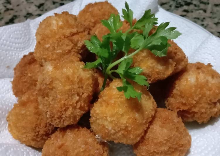 Crispy fish balls (bola bola ikan krispi)