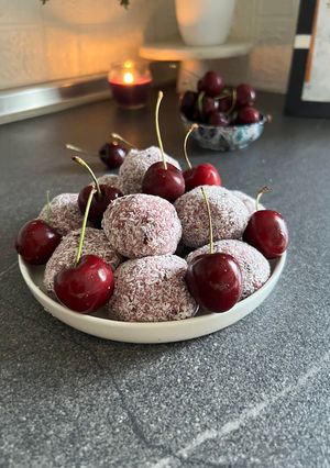 صورة لوصفة كرات طاقة بالكرز