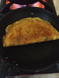 Una foto de Omelette de queso y tomate