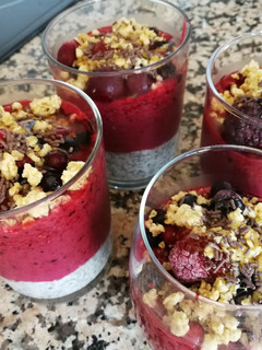 Una foto de Frappé de frutos del bosque 🥤🍒🍓