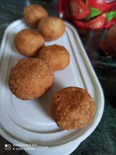 मिनी प्याज़ कचौड़ी (Mini pyaz kachori recipe in hindi) रेसिपी मुख्य फोटो
