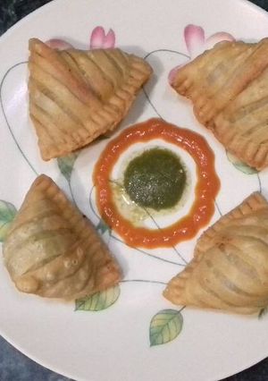 A picture of Striped aloo samosa.