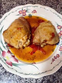 Una foto de Contra muslos de pollo con curry y cerveza