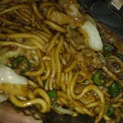 A picture of Mi goreng homemade.