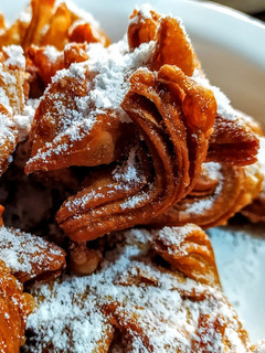 Una foto de PASTELITOS Con Hojaldre Milhojas (receta de Lorena Bertoni)😋