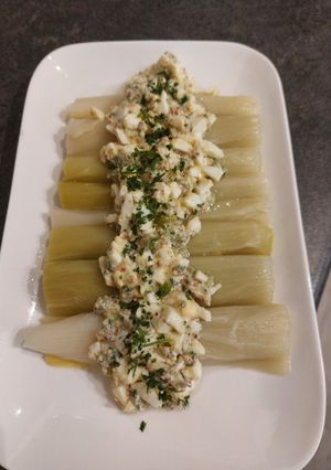 Une photo de Poireaux sauce gribiche rapide