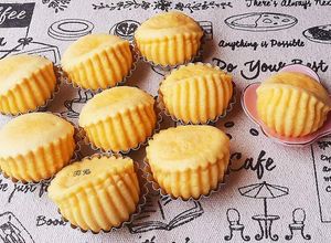 Hình của món Bánh BÔNG LAN hấp kiểu Quảng Đông (Steam Cantonese sponge cake).