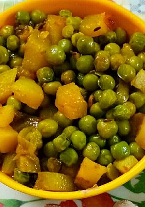 নিরামিষ সবুজ ঘুগনি (niramish sabuj ghoogni recipe in Bengali) রেসিপির প্রধান ছবি