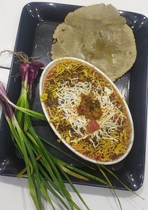 A picture of Cheesy spring onion sev sabji.