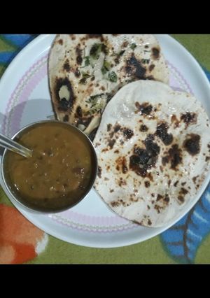 दाल मखनी और नान (dal makhani aur naan recipe in Hindi) रेसिपी मुख्य फोटो