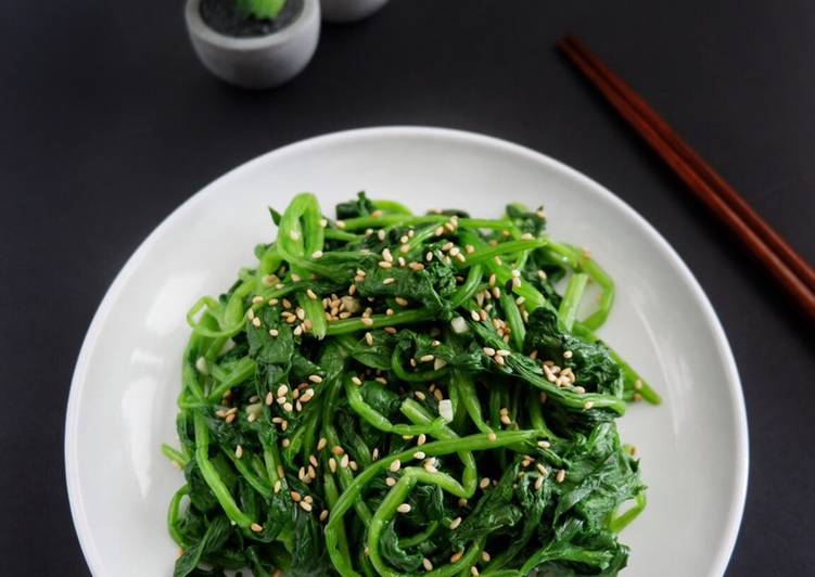 Sigeumchi Namul (Korean Spinach Side Dish)