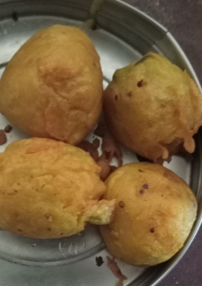 मुंबई फेमस आलू वड़ा (Mumbai famous aloo vada recipe in hindi) रेसिपी मुख्य फोटो