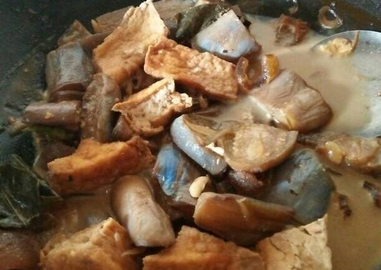 Semur T.c.T (tahu, cecek, terong)